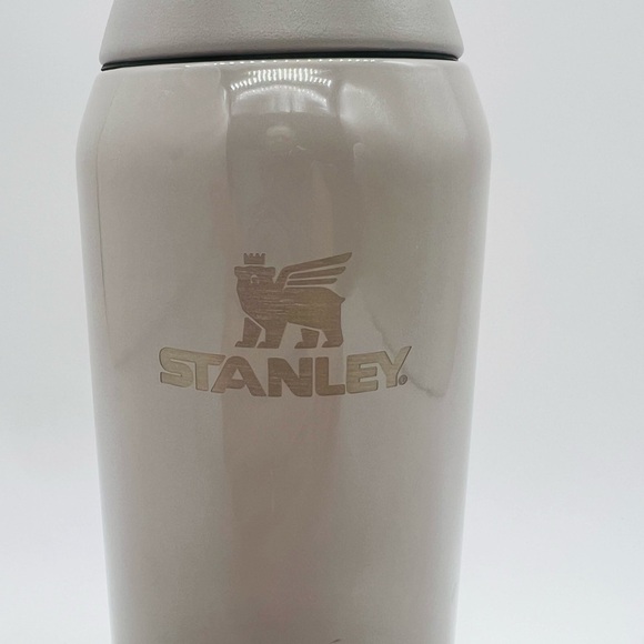 STANLEY UNISEX INSULATED THERMOS/TRAVEL INSULATED WATER BOTTLE 20 OZ - Picture 2 of 13